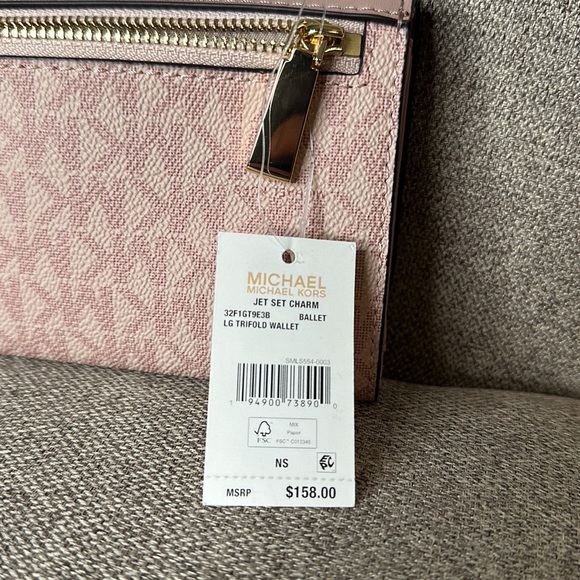 MICHAEL MICHAEL KORS Large Trifold Wallet - Picture 6 of 6